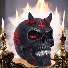 Laden Sie das Bild in den Galerie-Viewer, James Ryman Infernal Skull Figurine 20cm | Gothic Red & Black Devil Skull Ornament