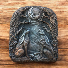 Load image into Gallery viewer, Moon Gazing Hares Wall Plaque - Hand-Colored 16cm Indoor Ornament - Decorative Hare Art with Hanging Hook