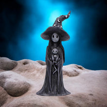 Laden Sie das Bild in den Galerie-Viewer, Witch Soul & Cat Figurine – Gothic Wiccan Ornament – Cute Skull Witch Decoration – Nemesis Now Gift