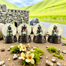 Laden Sie das Bild in den Galerie-Viewer, Medieval Knight Snow Globe Set of 4 Templar Figurines Glass Ornament Decor Gift