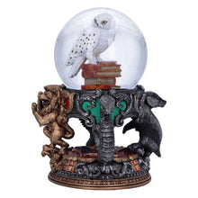 Laden Sie das Bild in den Galerie-Viewer, Official Harry Potter Hedwig Snow Globe - Detailed Fantasy Collectible 18.5cm