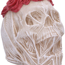 Laden Sie das Bild in den Galerie-Viewer, Veiled Skull Statue with Rose Wreath Gothic Wedding Gift Fantasy Ornament Decor