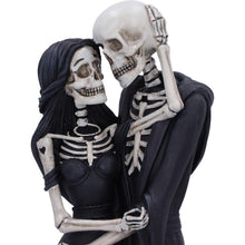 Load image into Gallery viewer, Skeleton Hug Figurine 24cm - Gothic Resin Lovers Statue - Romantic Skeleton Couple Gift