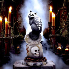 Laden Sie das Bild in den Galerie-Viewer, Gothic Skull Cat Ornament by Martin Hanford – 15cm Collectible Gothic Figurine