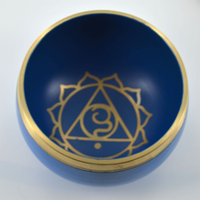 Laden Sie das Bild in den Galerie-Viewer, Small Throat Chakra Purple Singing Bowl Home Decor Feng Shui Buddhis Gift-OsirisTradingUK