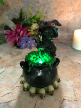 Laden Sie das Bild in den Galerie-Viewer, Witches Familiar Sculpture Halloween Cat with Cauldron Led Light Witch Spellcast-OsirisTradingUK