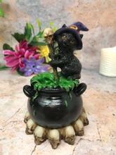 Laden Sie das Bild in den Galerie-Viewer, Witches Familiar Sculpture Halloween Cat with Cauldron Led Light Witch Spellcast-OsirisTradingUK