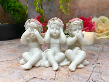 Charger l'image dans la galerie, Ensemble de trois statues d'ornement de chérubins sages, sculptures d'ornement de chérubins présents