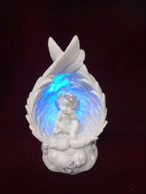 Laden Sie das Bild in den Galerie-Viewer, Schutzengel Figur Cherub Ruhend in Flügeln Statue Ornament LED Licht