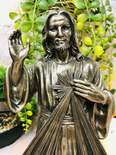 Laden Sie das Bild in den Galerie-Viewer, Bronze-Effekt Jesus Göttliche Barmherzigkeit Statue Religiöse Skulptur Geschenk