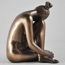 Charger l'image dans la galerie, Statue de femme nue effet bronze Sculpture de dame Ornement Cadeau