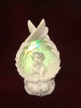 Laden Sie das Bild in den Galerie-Viewer, Schutzengel Figur Cherub Ruhend in Flügeln Statue Ornament LED Licht