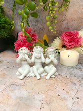 Charger l'image dans la galerie, Ensemble de trois statues d'ornement de chérubins sages, sculptures d'ornement de chérubins présents
