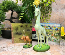 Laden Sie das Bild in den Galerie-Viewer, Giraffe und zweibeiniger Hund Hieronymus Bosch Museum Reproduktion Skulptur