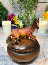 Charger l'image dans la galerie, Coffret à bijoux rond en forme de cheval, sculpture décorative, cachette secrète, cadeau équestre