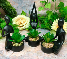 Laden Sie das Bild in den Galerie-Viewer, Set mit 3 schwarzen Yoga-Pose-Skulpturen mit orientalischer Kunstpflanze