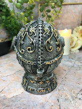 Charger l'image dans la galerie, Casque de chevalier templier médiéval Tirelire Sculpture de croisé