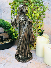 Laden Sie das Bild in den Galerie-Viewer, Bronze-Effekt Jesus Göttliche Barmherzigkeit Statue Religiöse Skulptur Geschenk