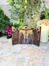 Charger l'image dans la galerie, Crucifixion de Jésus-Christ Triptyque Style Icône Plaque Murale Religieuse Décor