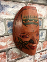 Charger l'image dans la galerie, Plaque murale de masque tribal Java Décoration de la maison Accessoire d'autel Ornement