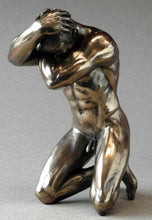 Laden Sie das Bild in den Galerie-Viewer, Nackter Mann Skulptur Statue Figur nackt männlich Ornament menschliche Form Kunst