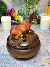 Charger l'image dans la galerie, Coffret à bijoux rond en forme de cheval, sculpture décorative, cachette secrète, cadeau équestre