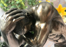Laden Sie das Bild in den Galerie-Viewer, Nackter Mann Skulptur Statue Figur nackt männlich Ornament menschliche Form Kunst