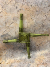Laden Sie das Bild in den Galerie-Viewer, St. Brigid Kreuz Keltische Wandtafel Harz Skulptur Religiöse Katholische