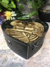 Laden Sie das Bild in den Galerie-Viewer, Skeleton Lovers Trinket Box Sculpture Skull Gothic Horror Secret Stash-OsirisTradingUK