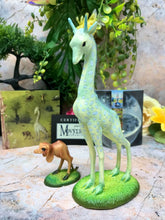 Laden Sie das Bild in den Galerie-Viewer, Giraffe und zweibeiniger Hund Hieronymus Bosch Museum Reproduktion Skulptur