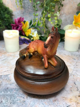 Charger l'image dans la galerie, Coffret à bijoux rond en forme de cheval, sculpture décorative, cachette secrète, cadeau équestre