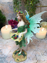 Charger l'image dans la galerie, Figurine de fée des récoltes avec baies sauvages Figurine de fées fantastiques Sculpture Cadeau