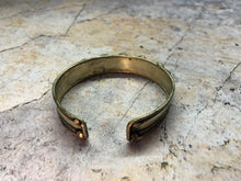 Laden Sie das Bild in den Galerie-Viewer, Five Stone Hand Made Tibetan Bracelet Reiki Healing Space Clearing Feng Shui-OsirisTradingUK