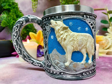 Laden Sie das Bild in den Galerie-Viewer, Howling Wolf Tankard Beer Glass Stein Full Moon Decoration Wolves Collection-OsirisTradingUK