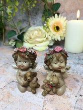 Laden Sie das Bild in den Galerie-Viewer, Paar Schutzengel Figur Cherub hält Teddy Statue Ornament Skulptur