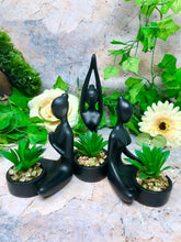 Laden Sie das Bild in den Galerie-Viewer, Set mit 3 schwarzen Yoga-Pose-Skulpturen mit orientalischer Kunstpflanze