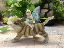 Laden Sie das Bild in den Galerie-Viewer, Süße Fee Reiten Katze Figur Mythische Kreatur Sammlung Ornament