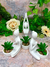 Charger l'image dans la galerie, Ensemble de 3 sculptures blanches en posture de yoga avec statue orientale artificielle