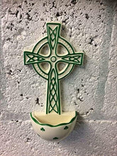 Laden Sie das Bild in den Galerie-Viewer, Keltisches Kreuz Wasser Schrift Wand Plaque Keramik Skulptur religiöse katholischen