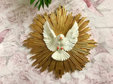 Laden Sie das Bild in den Galerie-Viewer, Großes Wandschild mit Heiligem Geist, Dreifaltigkeitstaube, religiöse Kunst, Konfirmation, Andenken