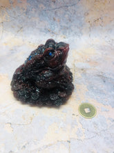 Laden Sie das Bild in den Galerie-Viewer, Geldkröte-Ornament, Feng Shui, Jin Chan-Ornament, Skulptur, Glücksbringer, Reichtumsgeschenk mit Glücksmünze
