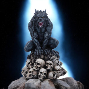 Gothic Werewolf on Skulls – Hand-Painted Resin Figurine Horror Lycanthrope Statue 15cm