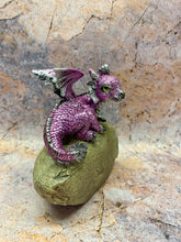 Laden Sie das Bild in den Galerie-Viewer, Mystical Purple Dragon Figurine on Rock - Decorative Resin Dragon Statue, 13 cm - Fantasy Enthusiast Gift-OsirisTradingUK
