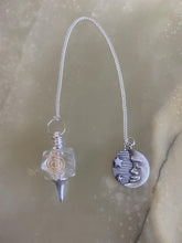 Laden Sie das Bild in den Galerie-Viewer, Quartz Crystal Reiki Pendulum with Cho Ku Rei &amp; Lunar Star Moon Charm Spiritual Tool
