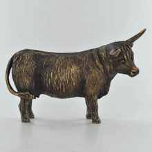 Laden Sie das Bild in den Galerie-Viewer, Bronze Effect Highland Cow Sculpture Ornament Country House Sculpture
