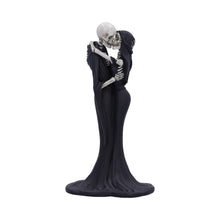 Laden Sie das Bild in den Galerie-Viewer, Gothic Skeleton Kiss Figurine 24cm - Romantic Skeleton Couple Ornament - Gothic Resin Sculpture Hand-Painted - Unique Gift Boxed Collectible
