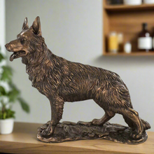 Laden Sie das Bild in den Galerie-Viewer, Large Bronze Effect Sculpture German Shepherd Alsatian Dog Statue Ornament
