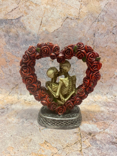 Eternal Love Skeleton Couple in Heart Rose Wreath, Gothic Romantic Figurine, Undying Affection Resin Statue, Love Beyond Life Ornament-OsirisTradingUK