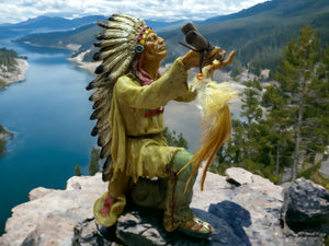 Native American Chief Statue with Peace Pipe - Cultural Heritage Figurine, Detailed Indigenous Art Decor, Collector&#39;s Item