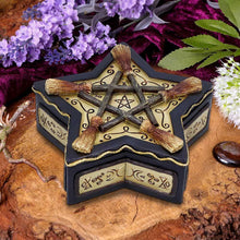 Laden Sie das Bild in den Galerie-Viewer, Magick Protector Wiccan Broomstick Box 16cm | Gothic Occult Decor | Hand-Painted
